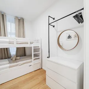 Hostal By Home2 