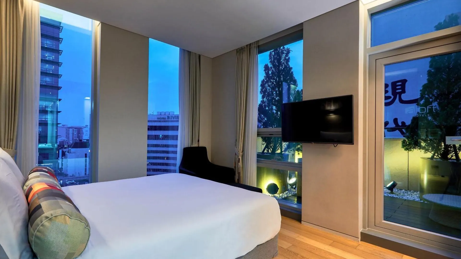 Aloft Seoul Gangnam Hotel 3*,